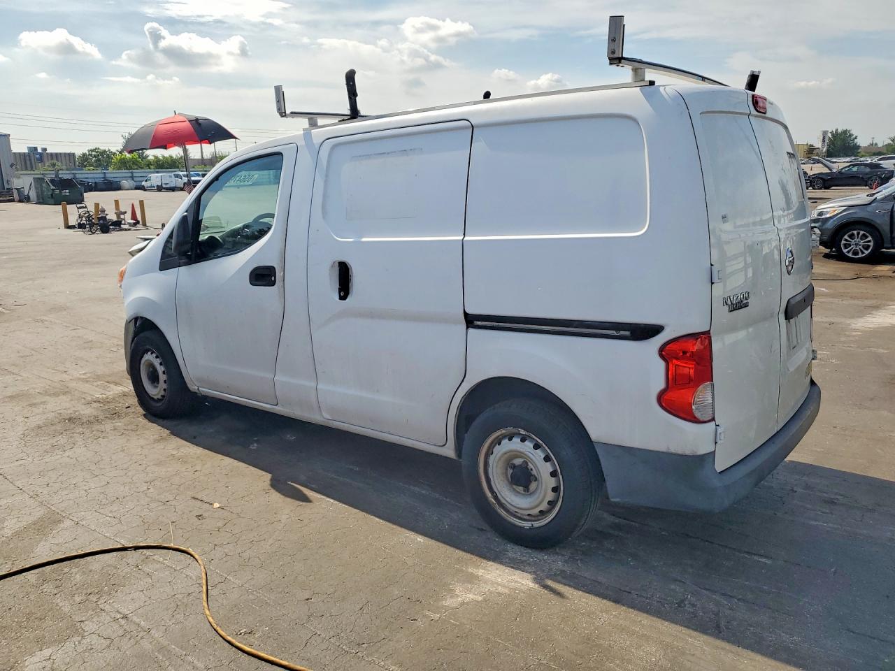3N6CM0KN8FK703919 · 2015 NISSAN NV200 · 2/13
