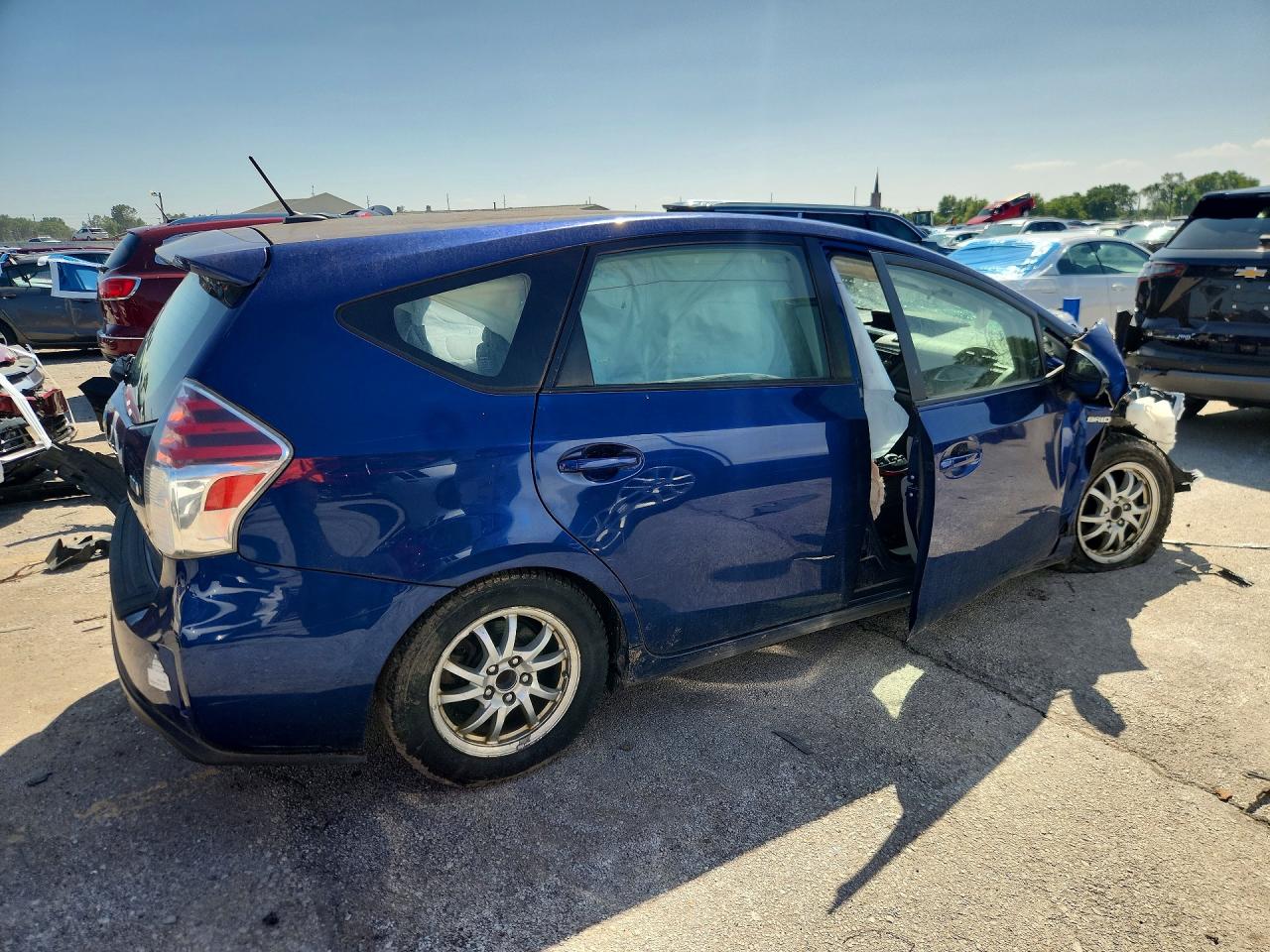 JTDZN3EUXHJ064784 · 2017 TOYOTA PRIUS V · 3/12