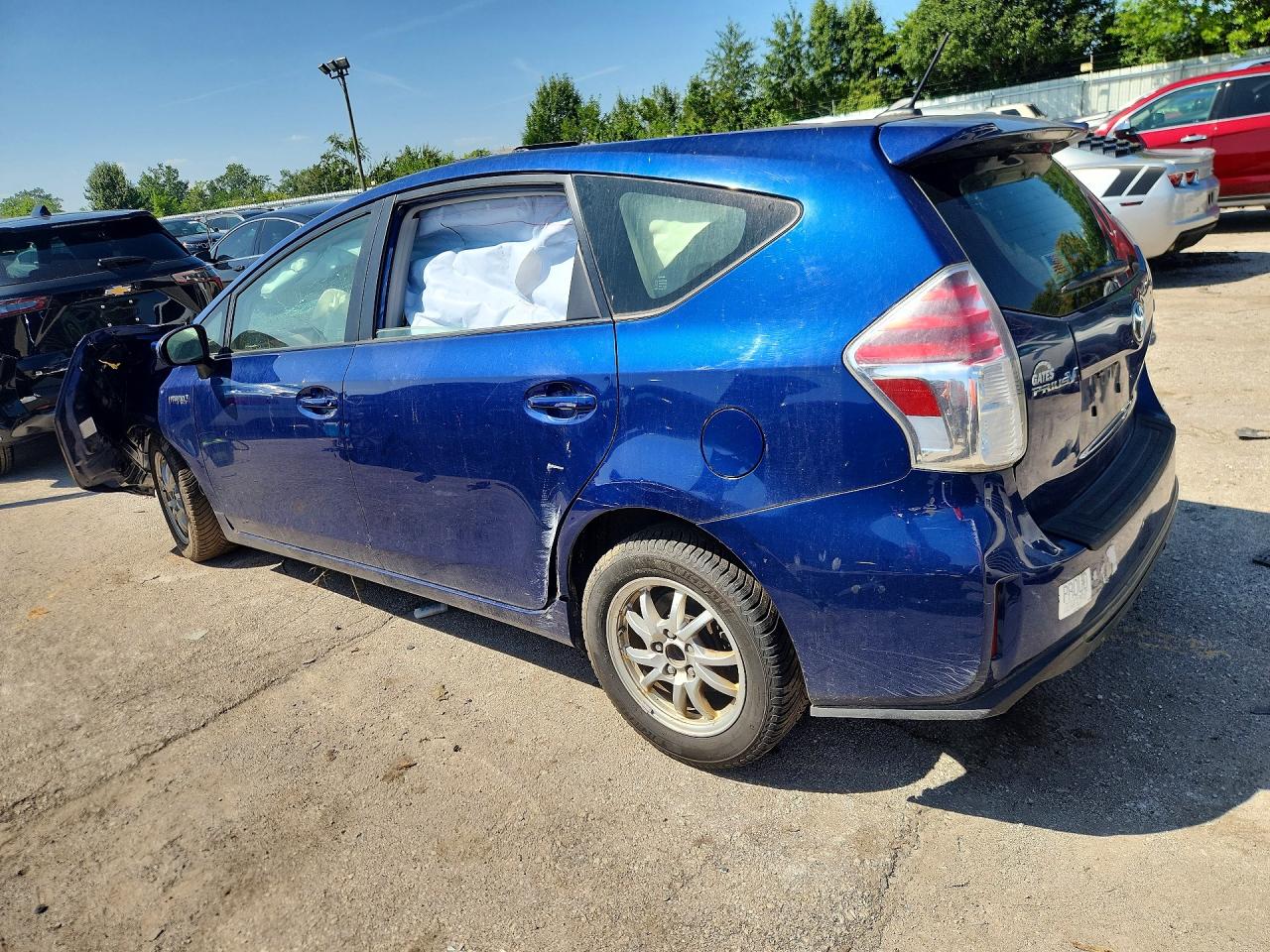 JTDZN3EUXHJ064784 · 2017 TOYOTA PRIUS V · 2/12