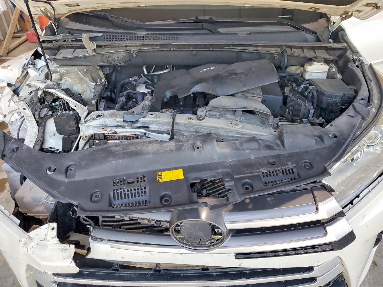 5TDBZRFH3JS870419 · 2018 TOYOTA HIGHLANDER · 12/13