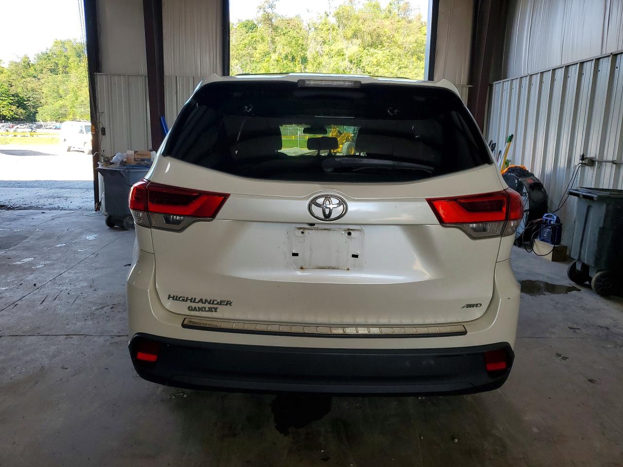 5TDBZRFH3JS870419 · 2018 TOYOTA HIGHLANDER · 6/13