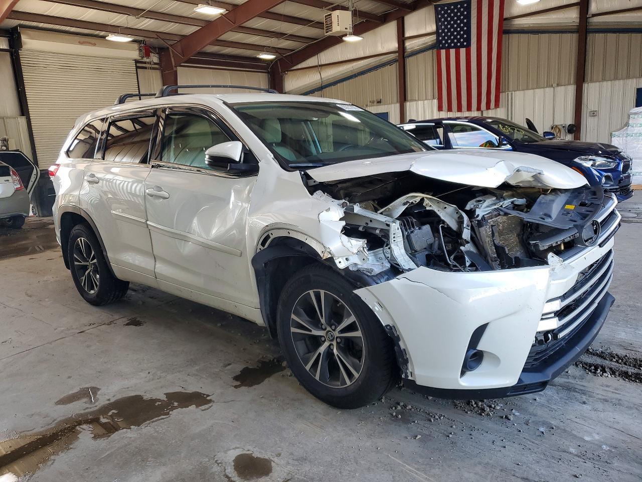 5TDBZRFH3JS870419 · 2018 TOYOTA HIGHLANDER · 4/13