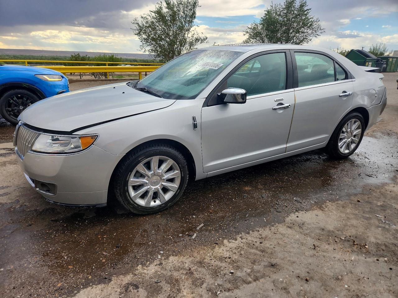 3LNHL2GC8AR652755 · 2010 LINCOLN MKZ