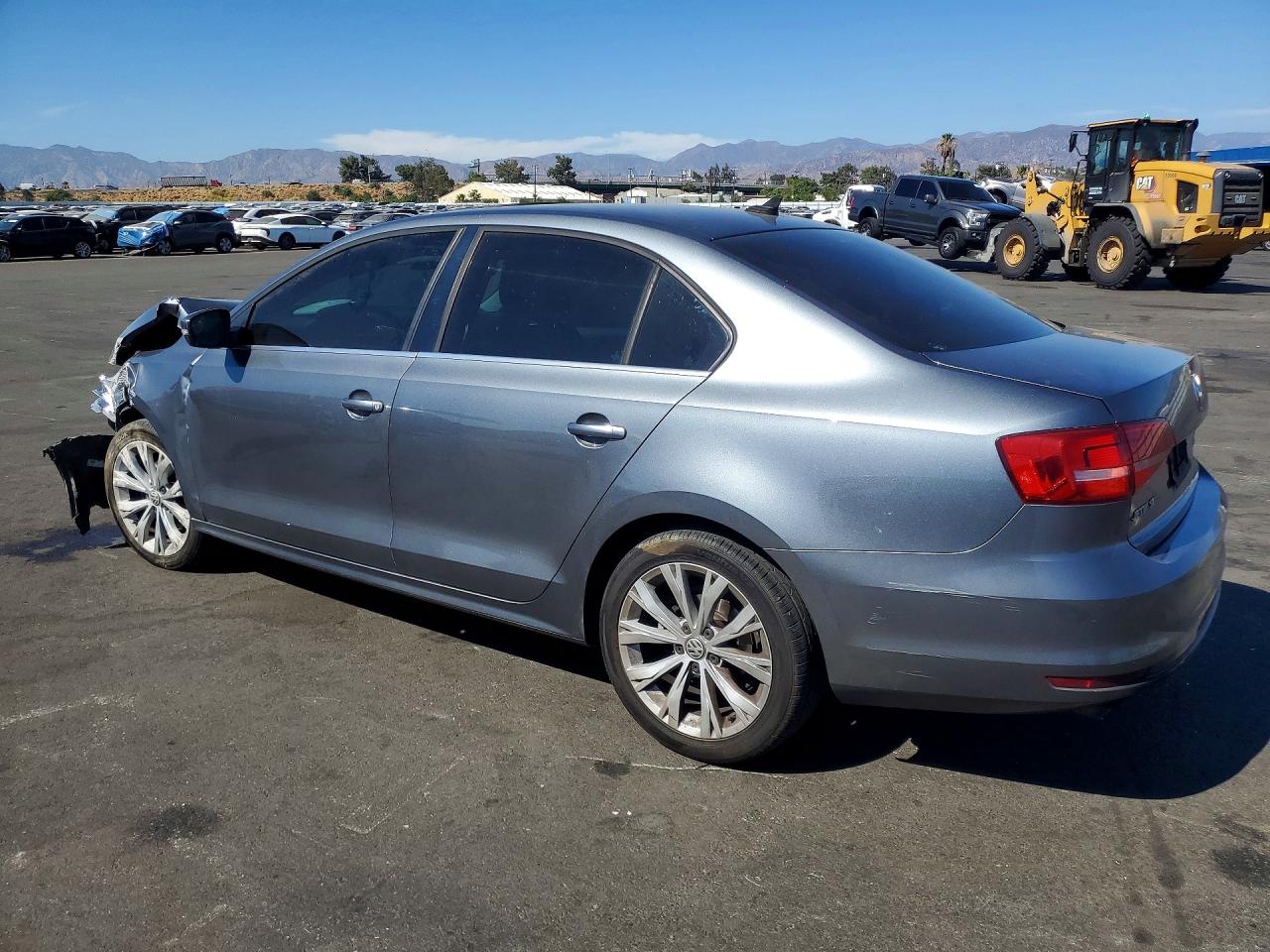 3VWD17AJ2FM323077 · 2015 VOLKSWAGEN JETTA · 2/12