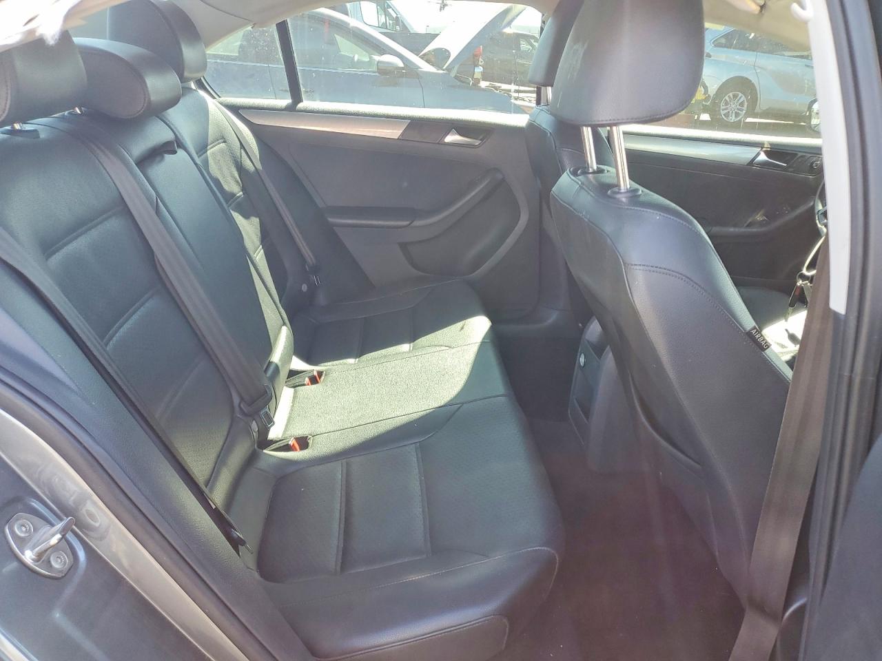 3VWD17AJ2FM323077 · 2015 VOLKSWAGEN JETTA · 10/12