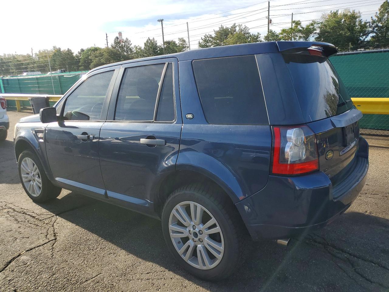 SALFR2BN8AH173720 · 2010 LAND ROVER LR2 · 2/13