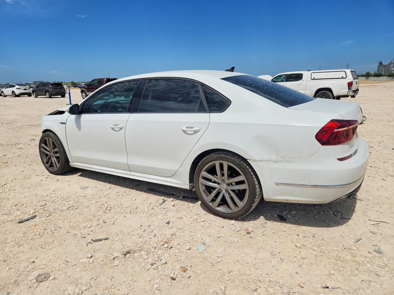 1VWAA7A35JC036203 · 2018 VOLKSWAGEN PASSAT · 2/13