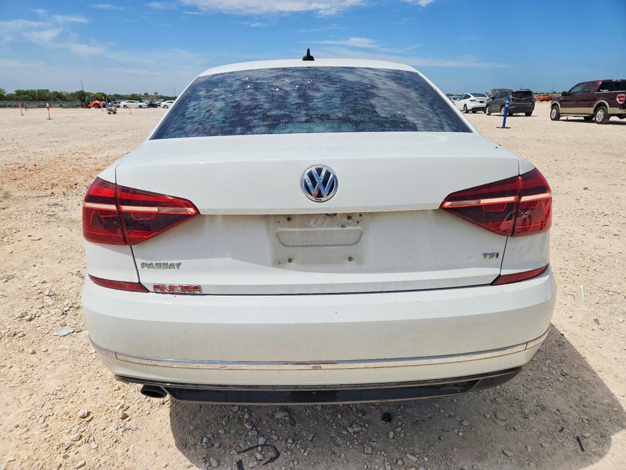 1VWAA7A35JC036203 · 2018 VOLKSWAGEN PASSAT · 6/13