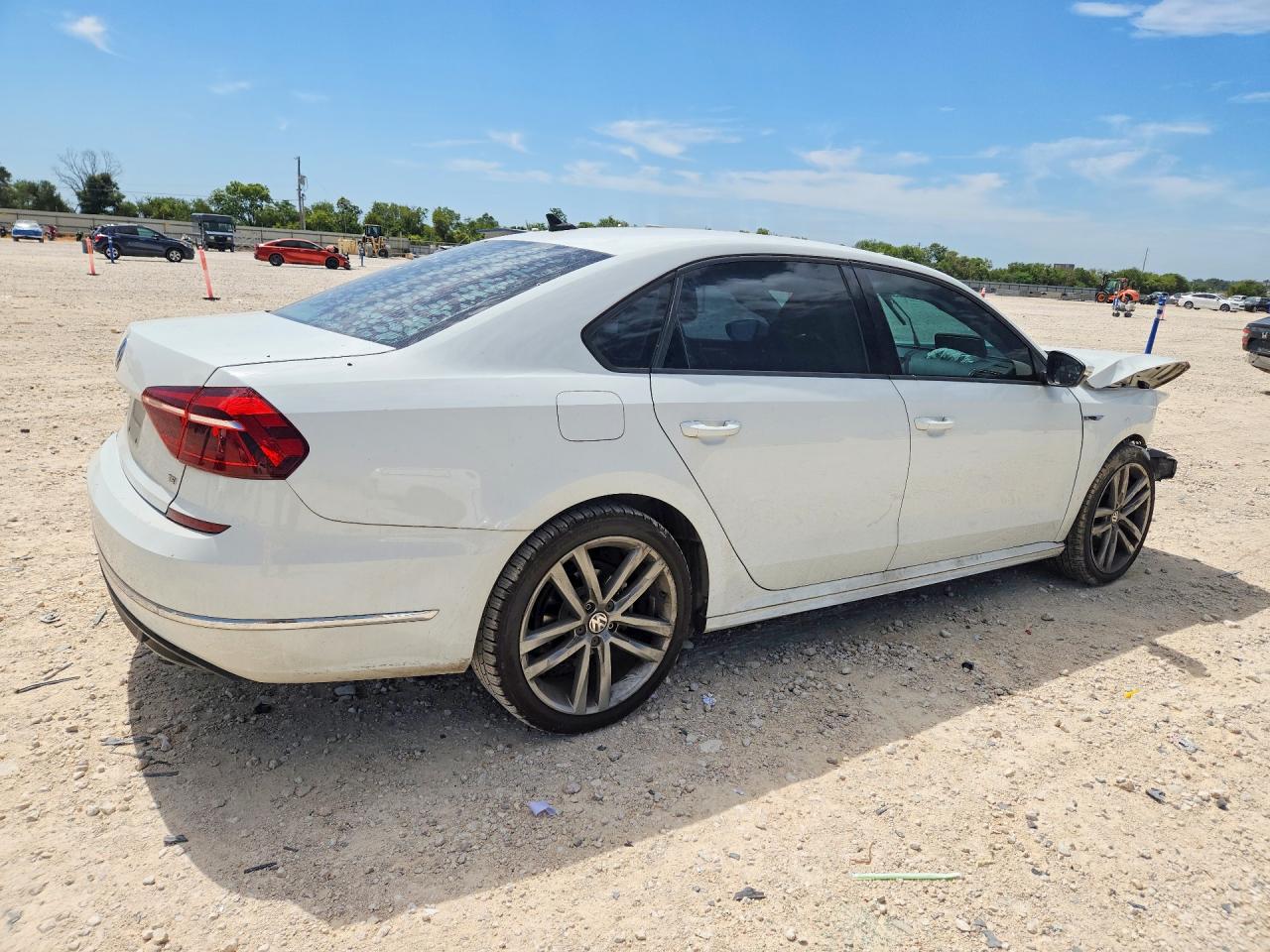 1VWAA7A35JC036203 · 2018 VOLKSWAGEN PASSAT · 3/13