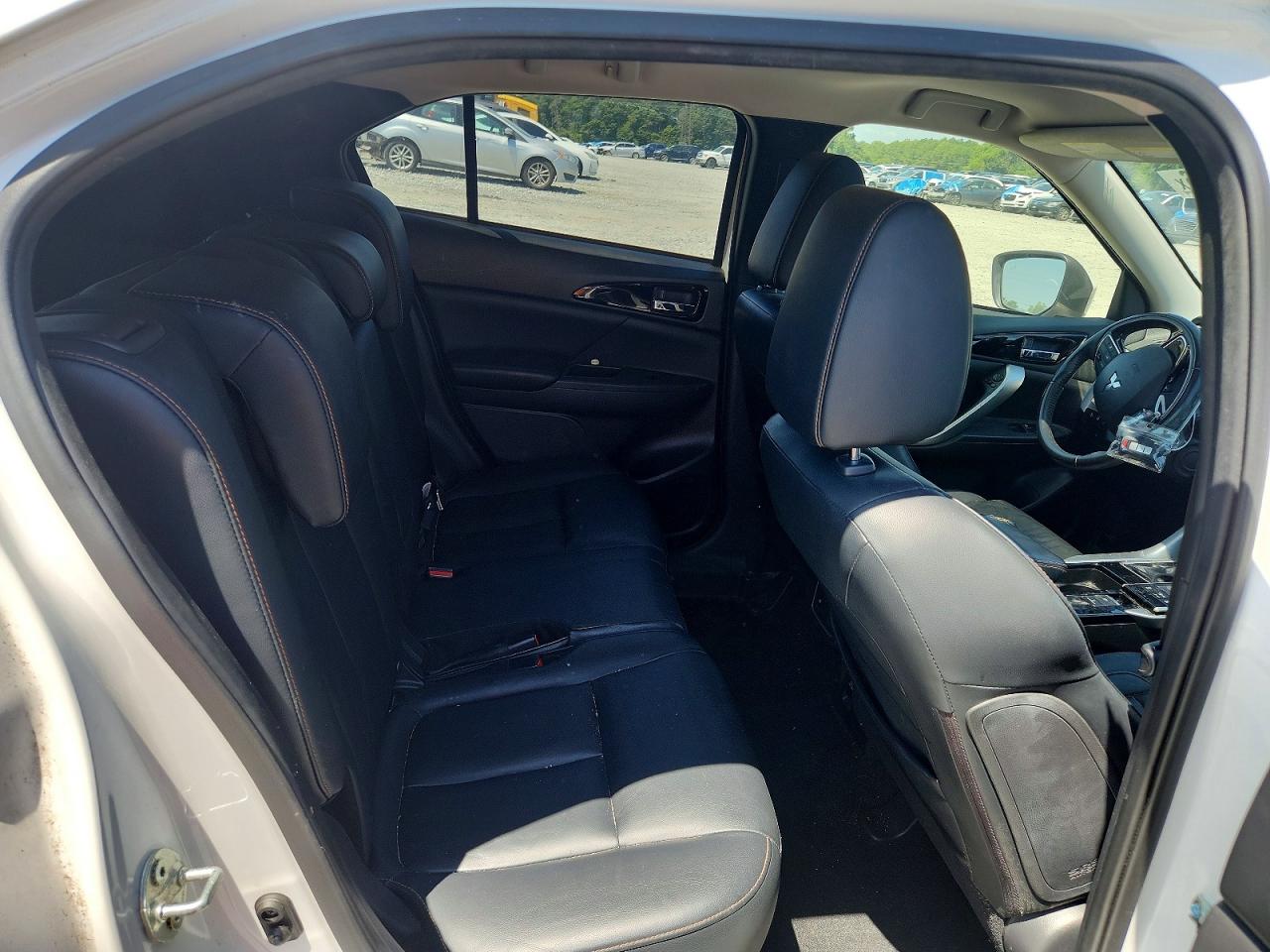 JA4AT5AA2JZ042340 · 2018 MITSUBISHI ECLIPSE CROSS · 11/14