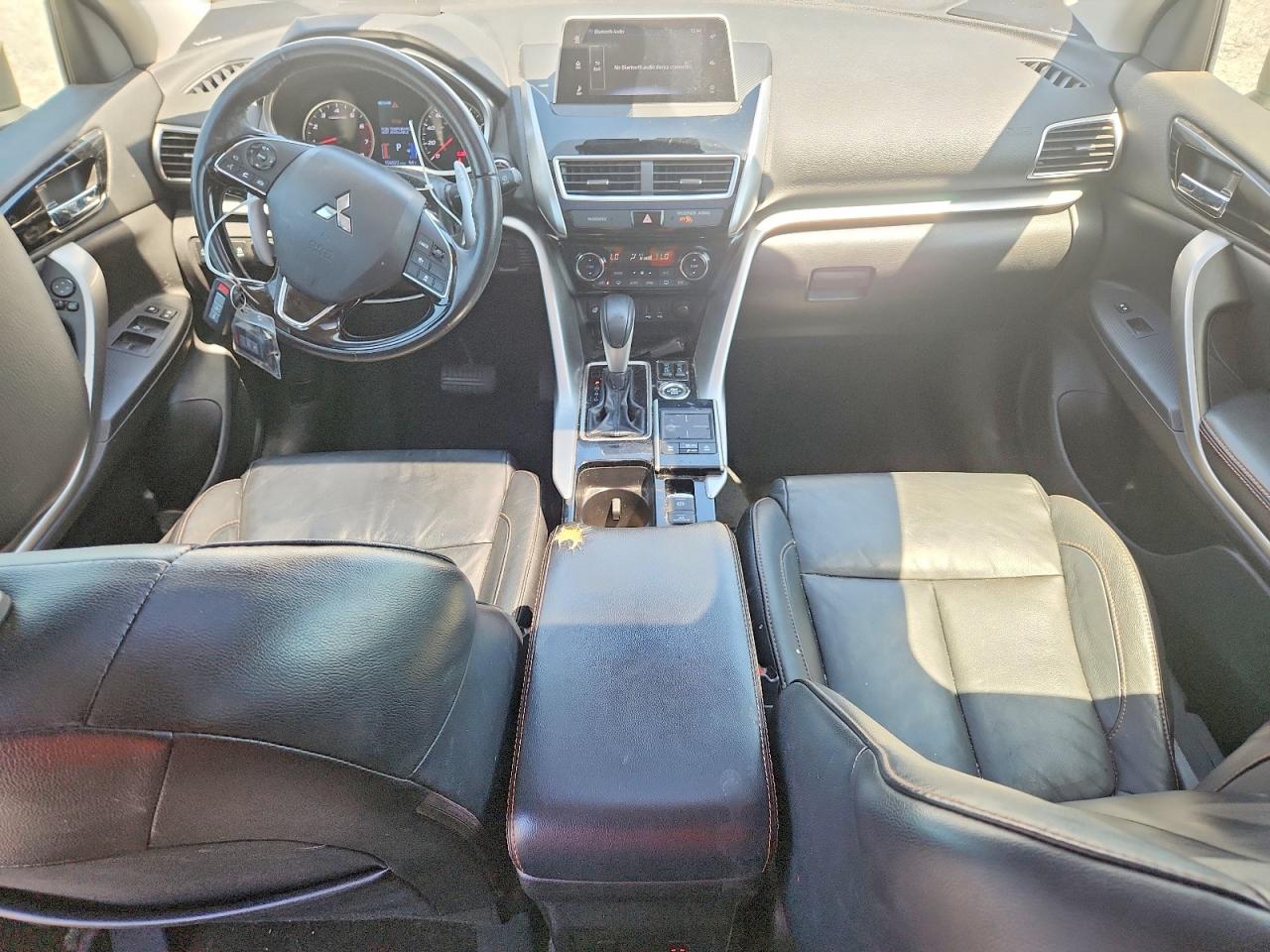 JA4AT5AA2JZ042340 · 2018 MITSUBISHI ECLIPSE CROSS · 8/14