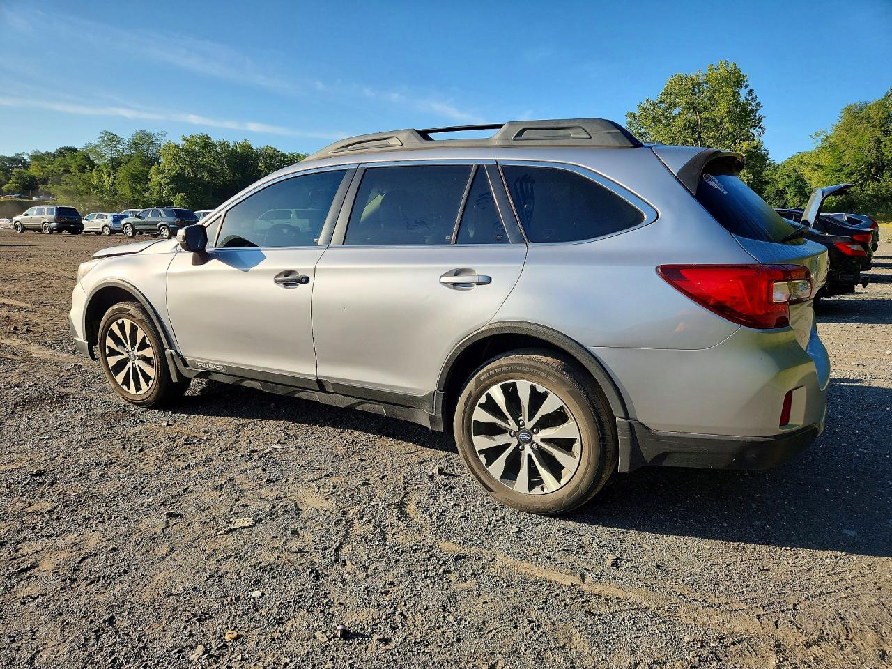 4S4BSAJC2F3236766 · 2015 SUBARU OUTBACK · 2/13