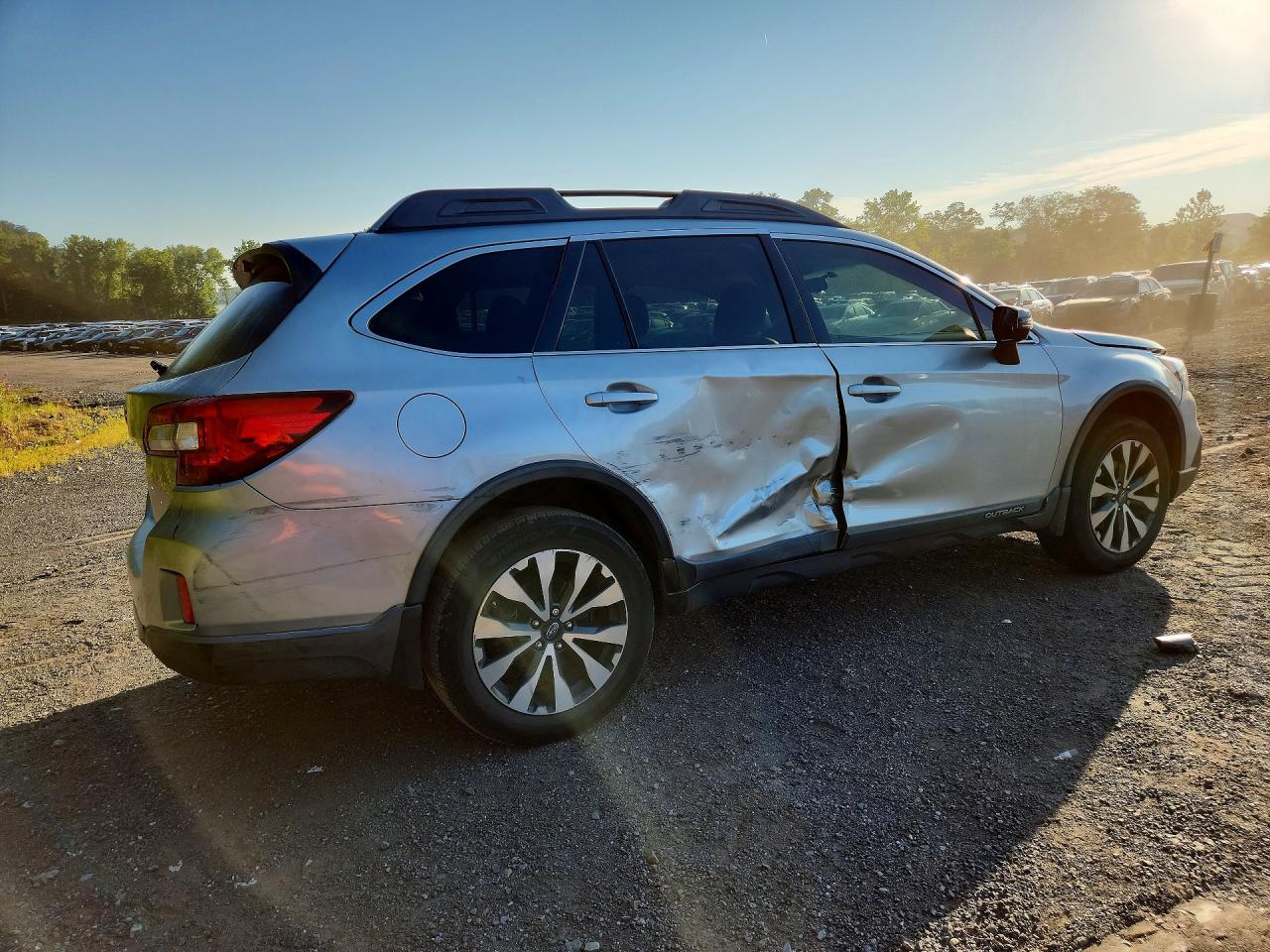 4S4BSAJC2F3236766 · 2015 SUBARU OUTBACK · 3/13