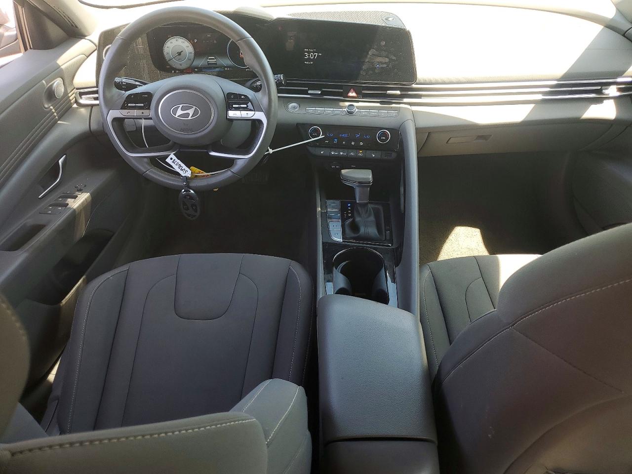 KMHLS4DG5SU936578 · 2025 HYUNDAI ELANTRA · 8/12
