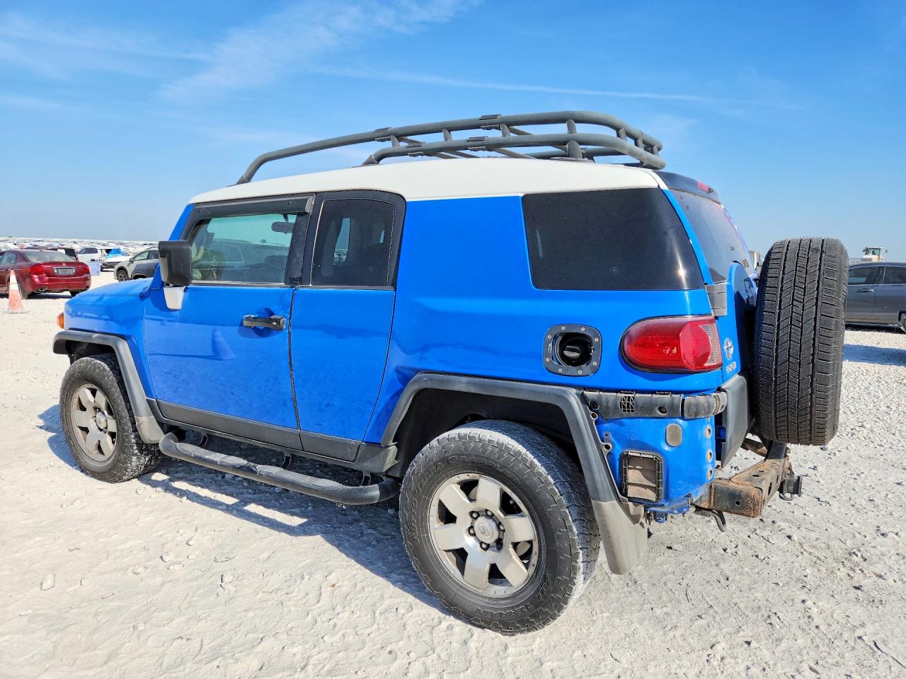 JTEBU11F970015835 · 2007 TOYOTA FJ CRUISER · 2/13