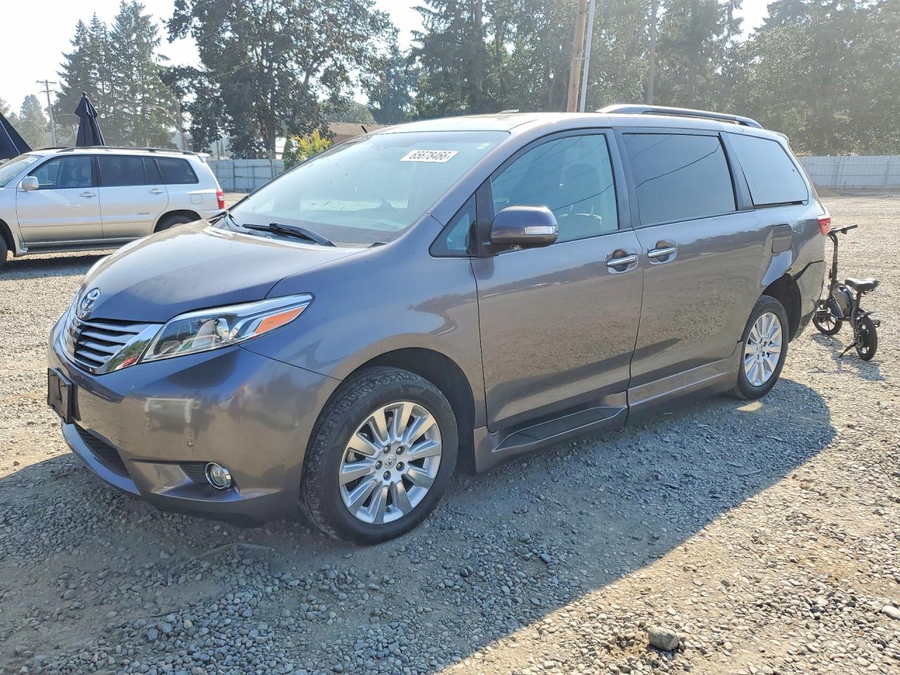 5TDYK3DC4GS761964 · 2016 TOYOTA SIENNA