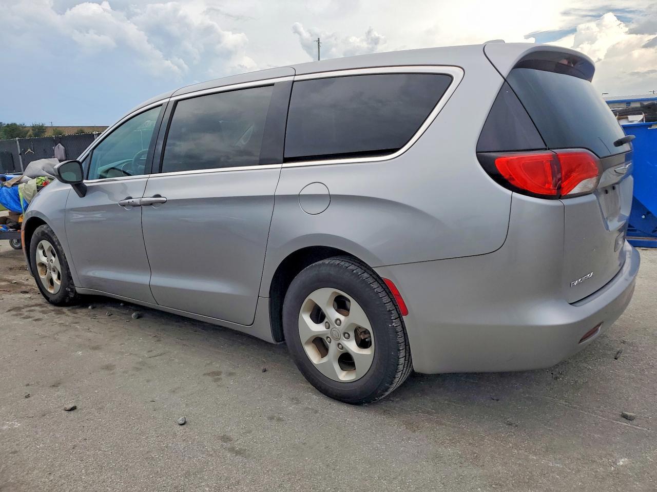 2C4RC1CG1HR608754 · 2017 CHRYSLER PACIFICA · 2/13