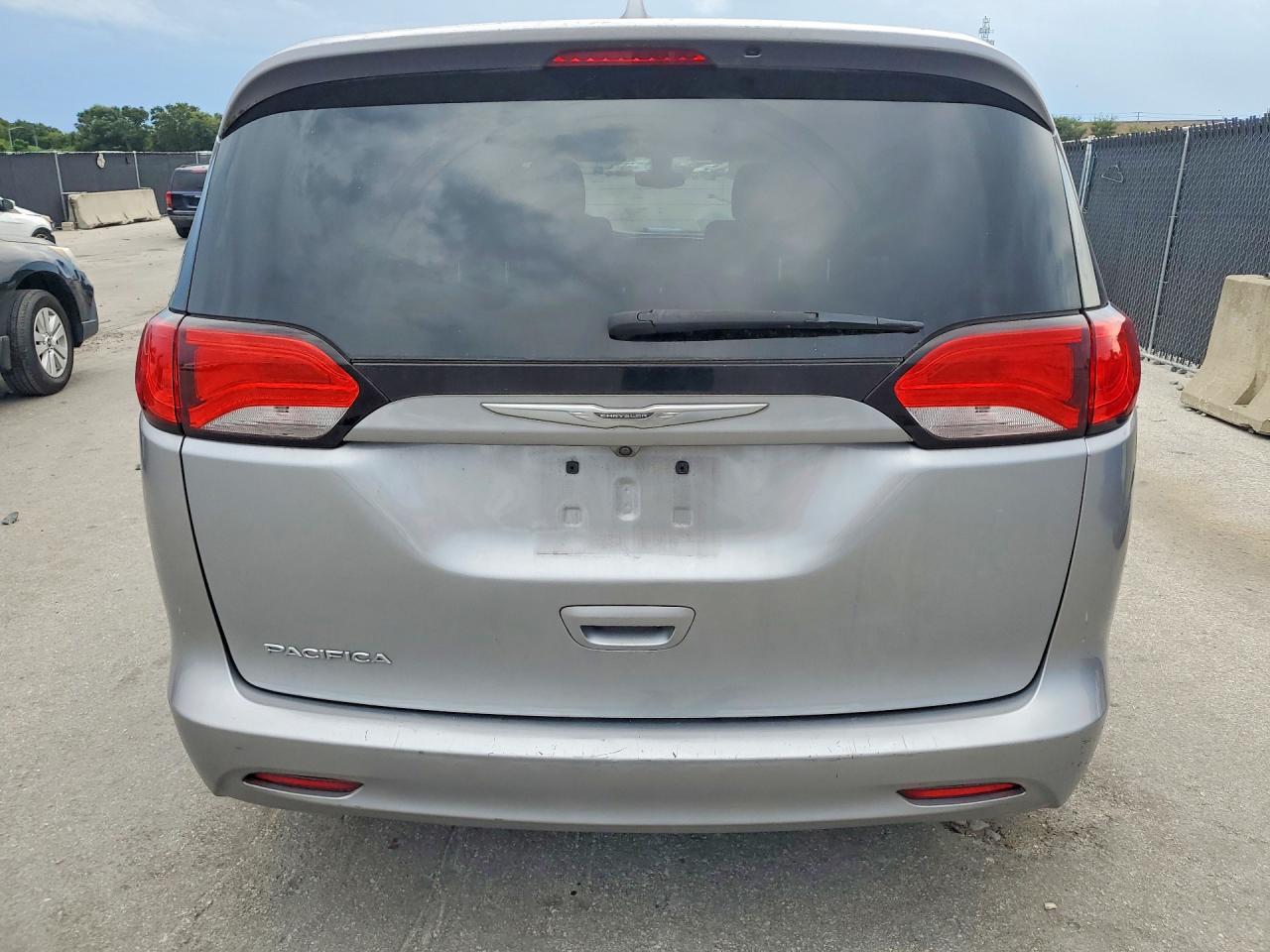 2C4RC1CG1HR608754 · 2017 CHRYSLER PACIFICA · 6/13