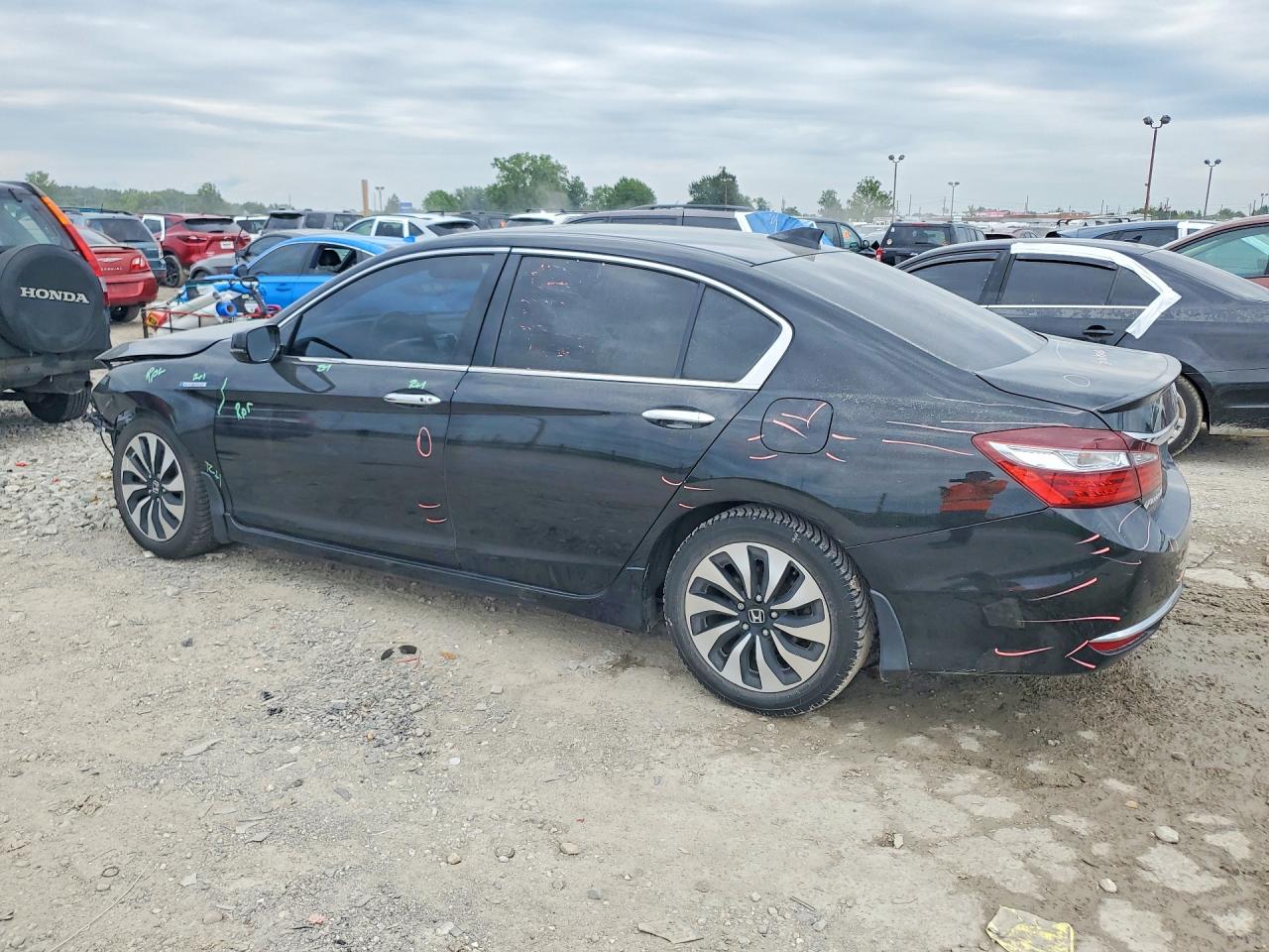 JHMCR6F73HC024179 · 2017 HONDA ACCORD · 2/13