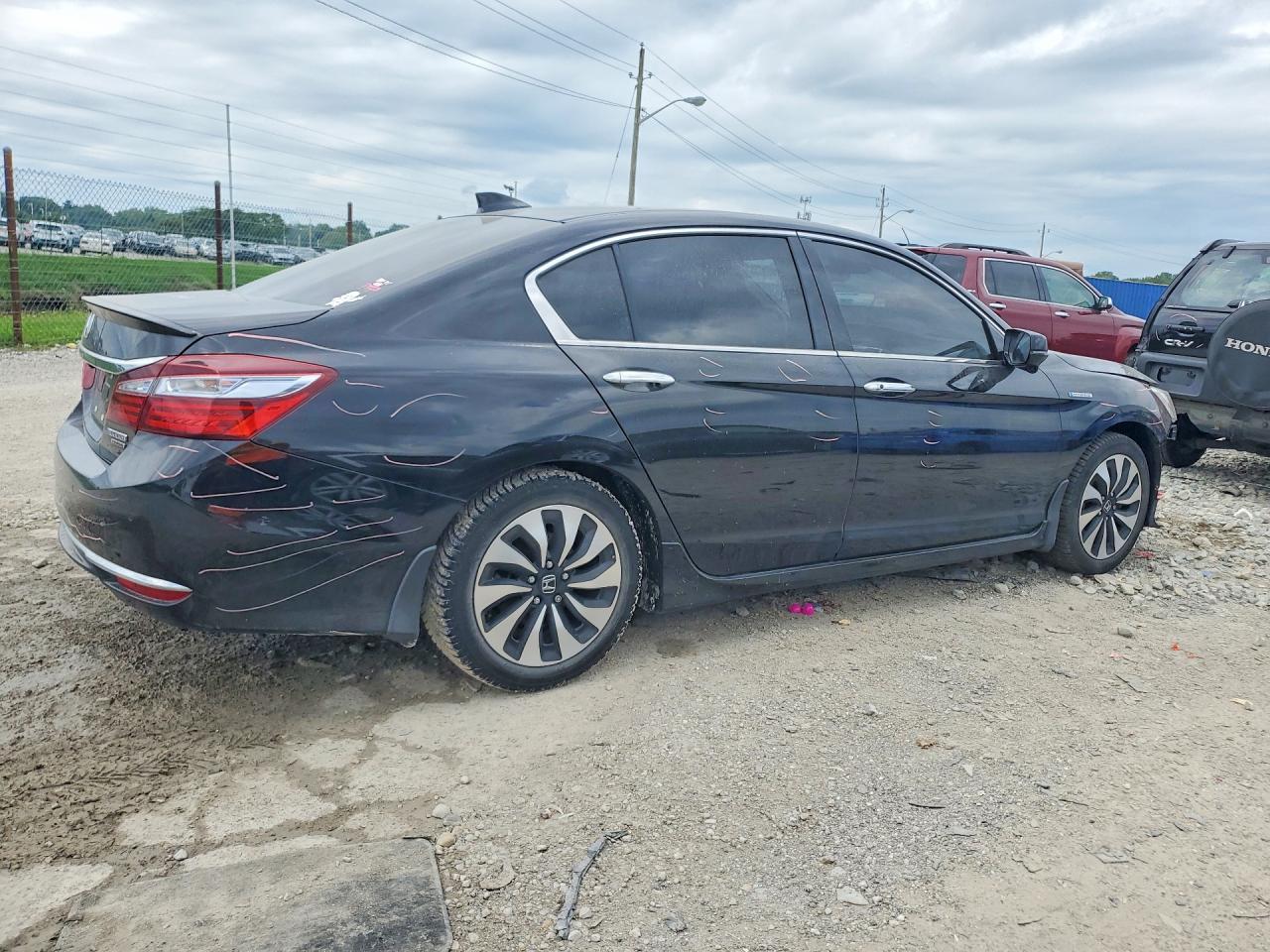 JHMCR6F73HC024179 · 2017 HONDA ACCORD · 3/13