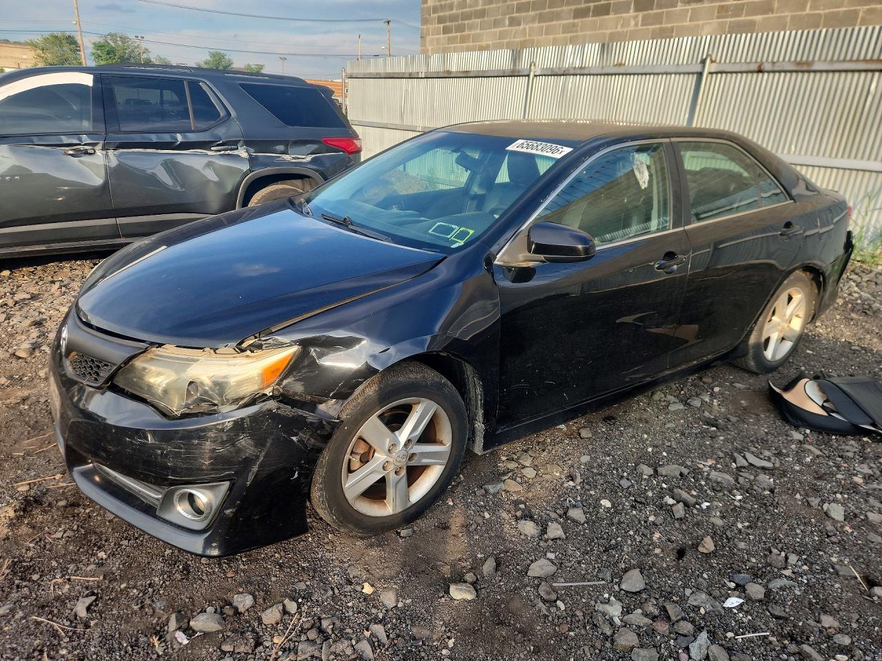 4T1BF1FK8EU418677 · 2014 TOYOTA CAMRY