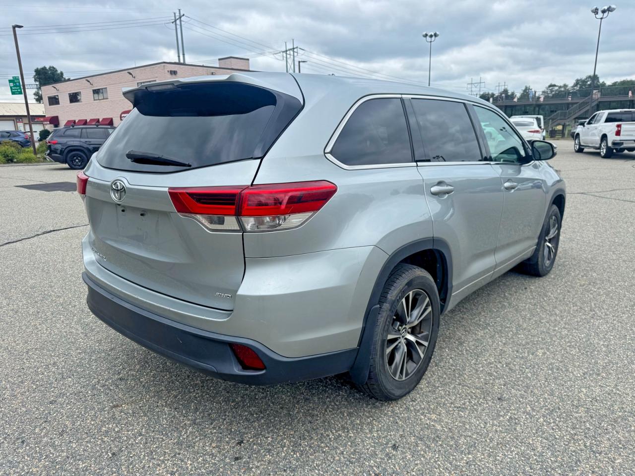 5TDBZRFH7JS845989 · 2018 TOYOTA HIGHLANDER · 4/12
