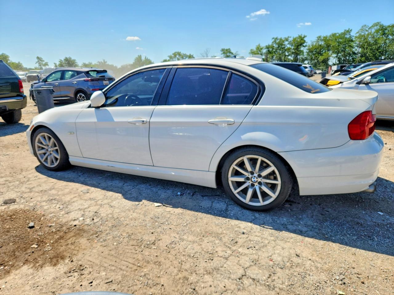WBAPH73539E128222 · 2009 BMW 328 · 2/12
