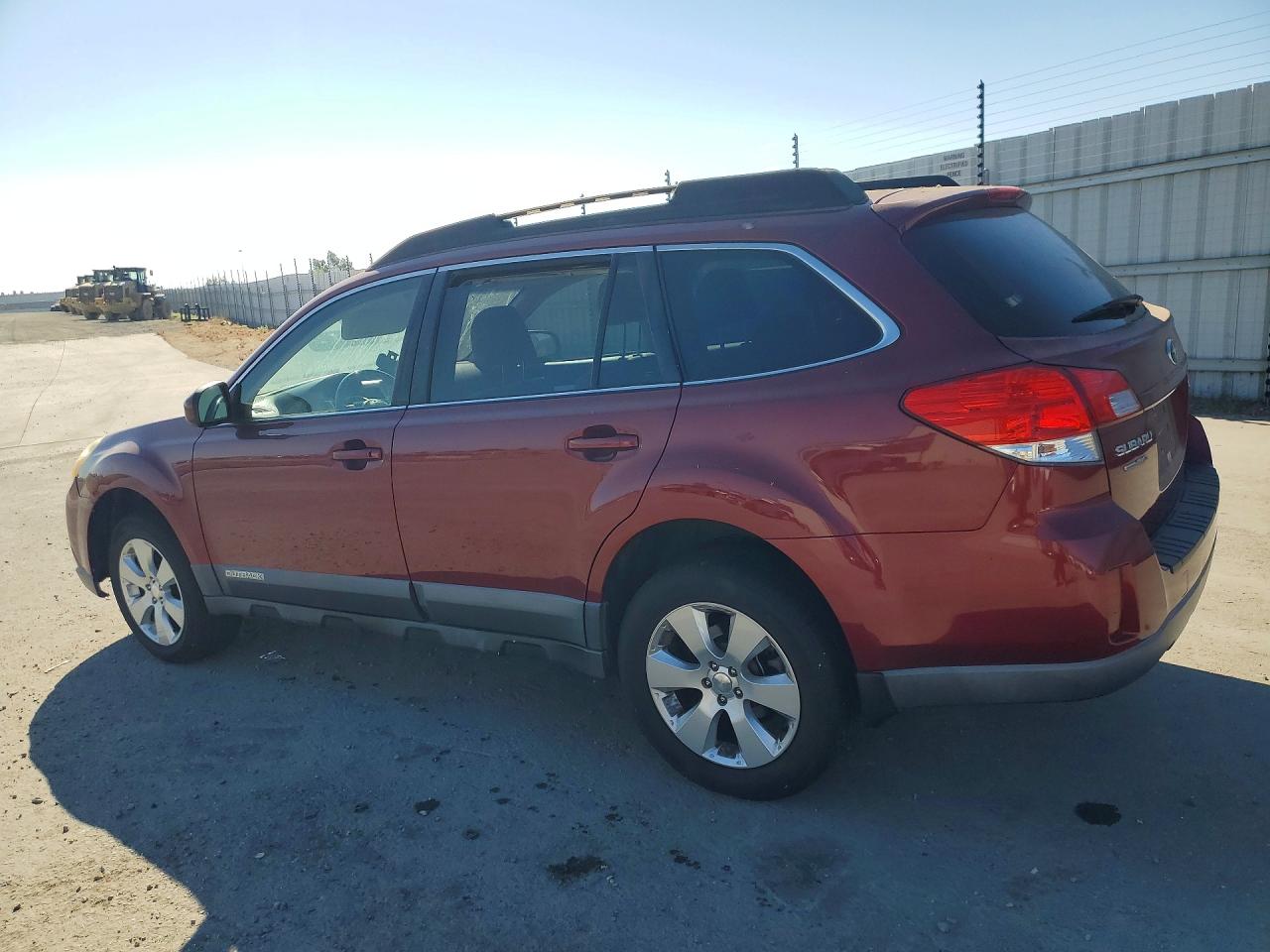 4S4BRBGC8B3370748 · 2011 SUBARU OUTBACK · 2/12