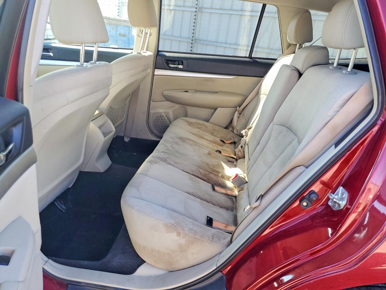 4S4BRBGC8B3370748 · 2011 SUBARU OUTBACK · 10/12