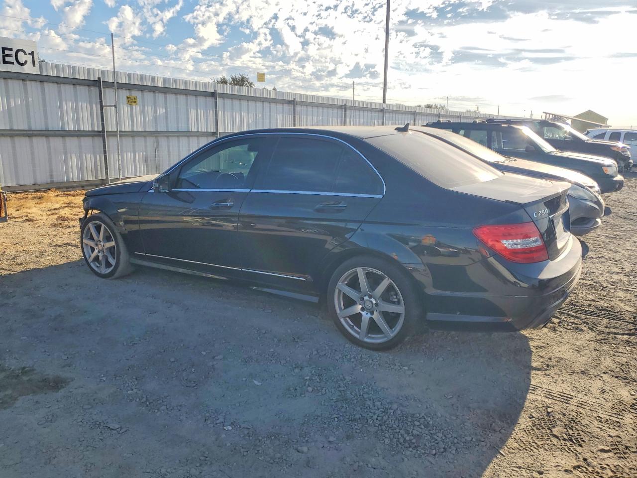 WDDGF4HB7EG237776 · 2014 MERCEDES-BENZ C · 2/13