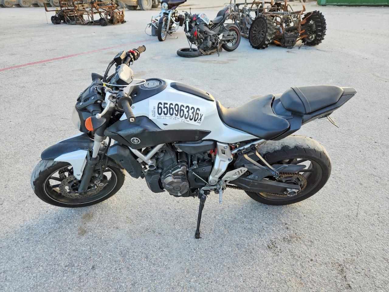 JYARM06E3FA000569 · 2015 YAMAHA FZ07 · 3/9