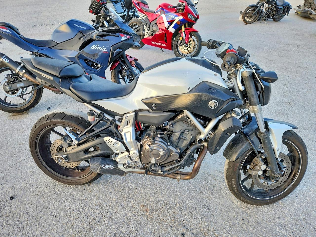 2015 YAMAHA FZ07