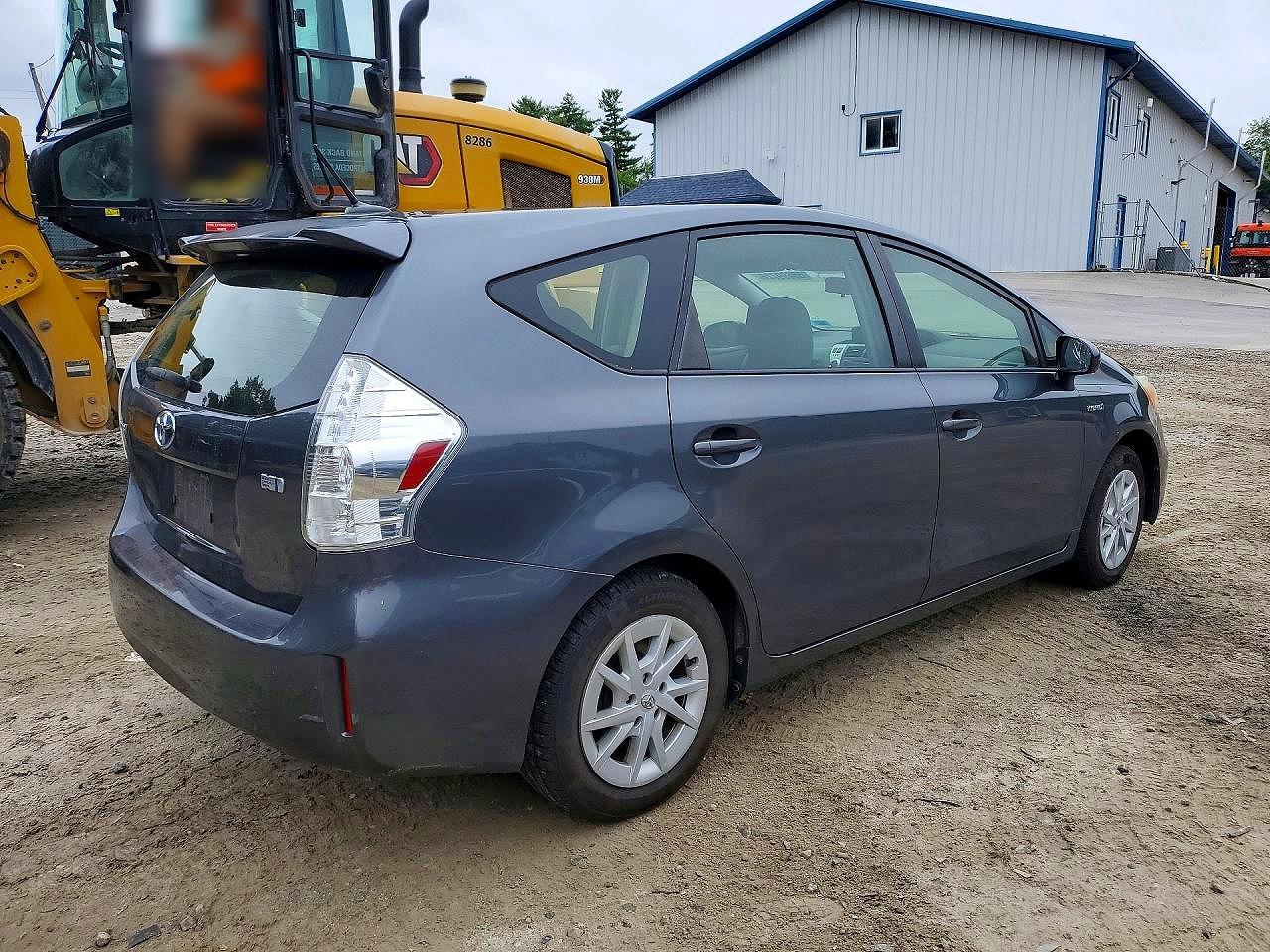 JTDZN3EU1C3124822 · 2012 TOYOTA PRIUS V · 3/12
