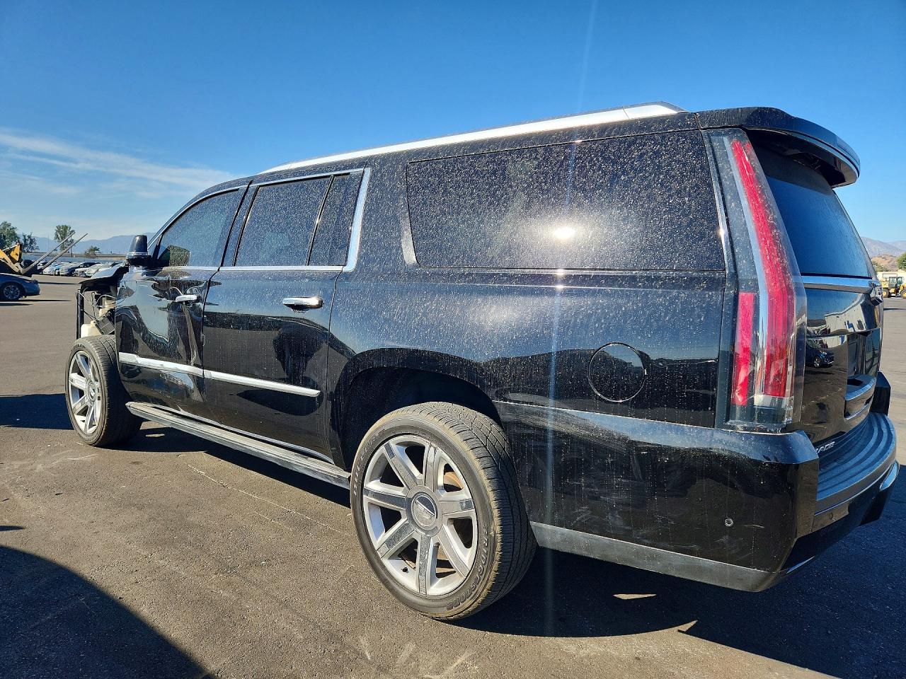 1GYS3JKJ5KR147208 · 2019 CADILLAC ESCALADE · 2/13