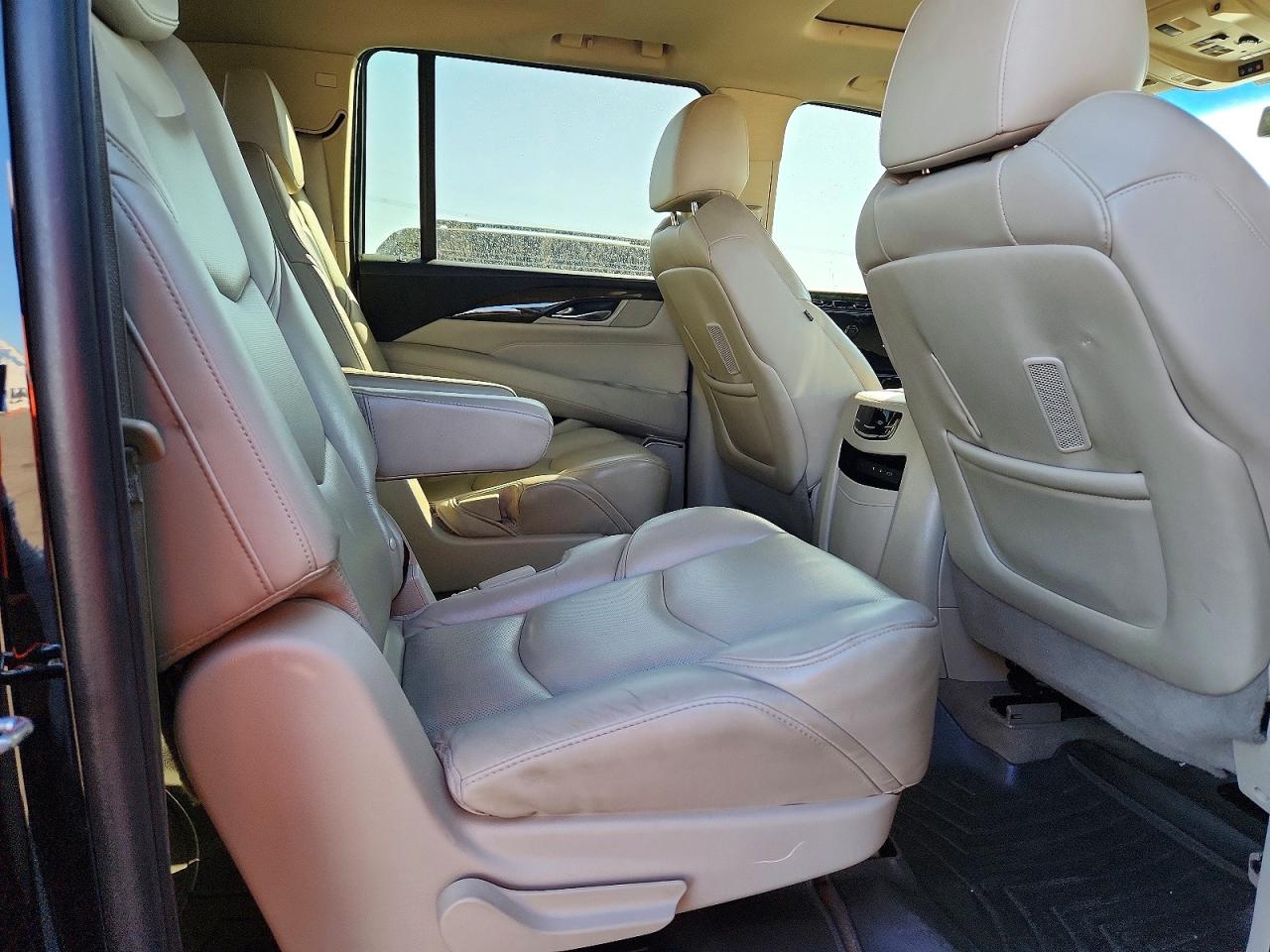 1GYS3JKJ5KR147208 · 2019 CADILLAC ESCALADE · 11/13