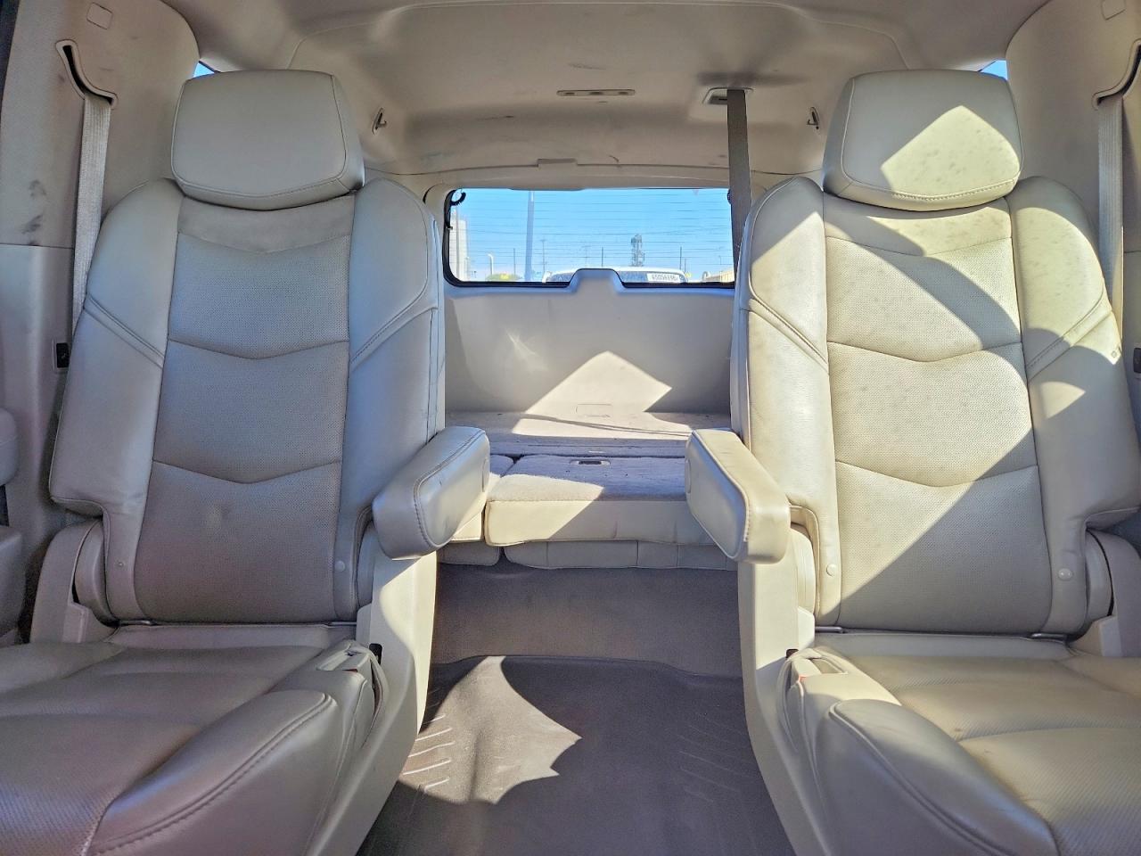 1GYS3JKJ5KR147208 · 2019 CADILLAC ESCALADE · 10/13