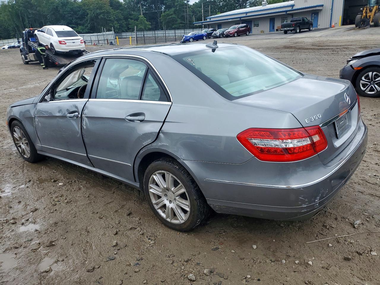 WDDHF5KB7CA532749 · 2012 MERCEDES-BENZ E · 2/13