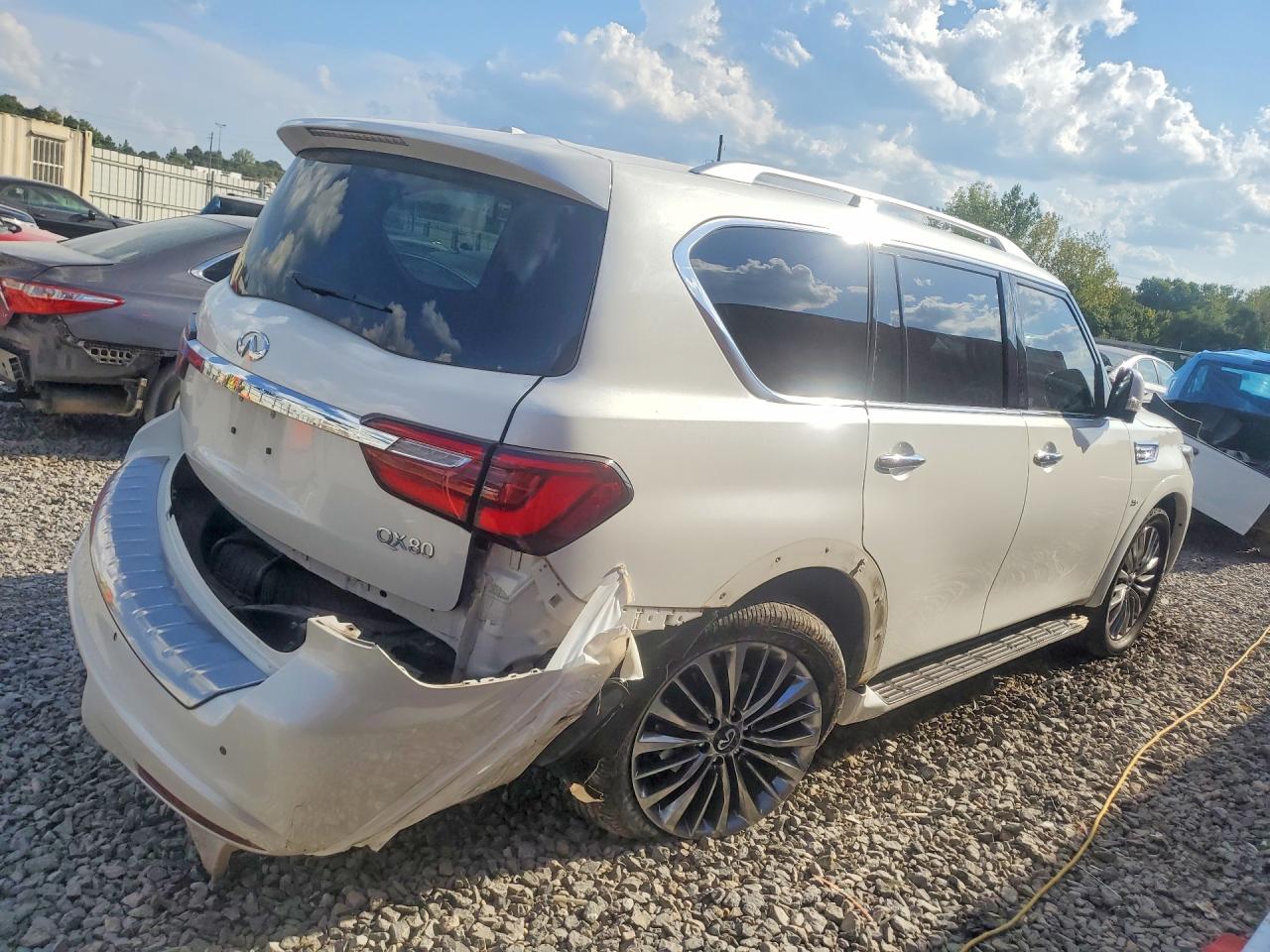 JN8AZ2NF8J9664762 · 2018 INFINITI QX80 · 3/13