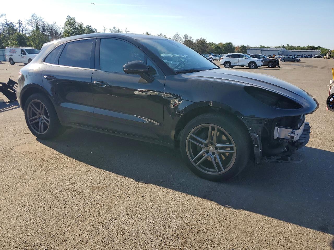 WP1AA2A52KLB01323 · 2019 PORSCHE MACAN · 4/14