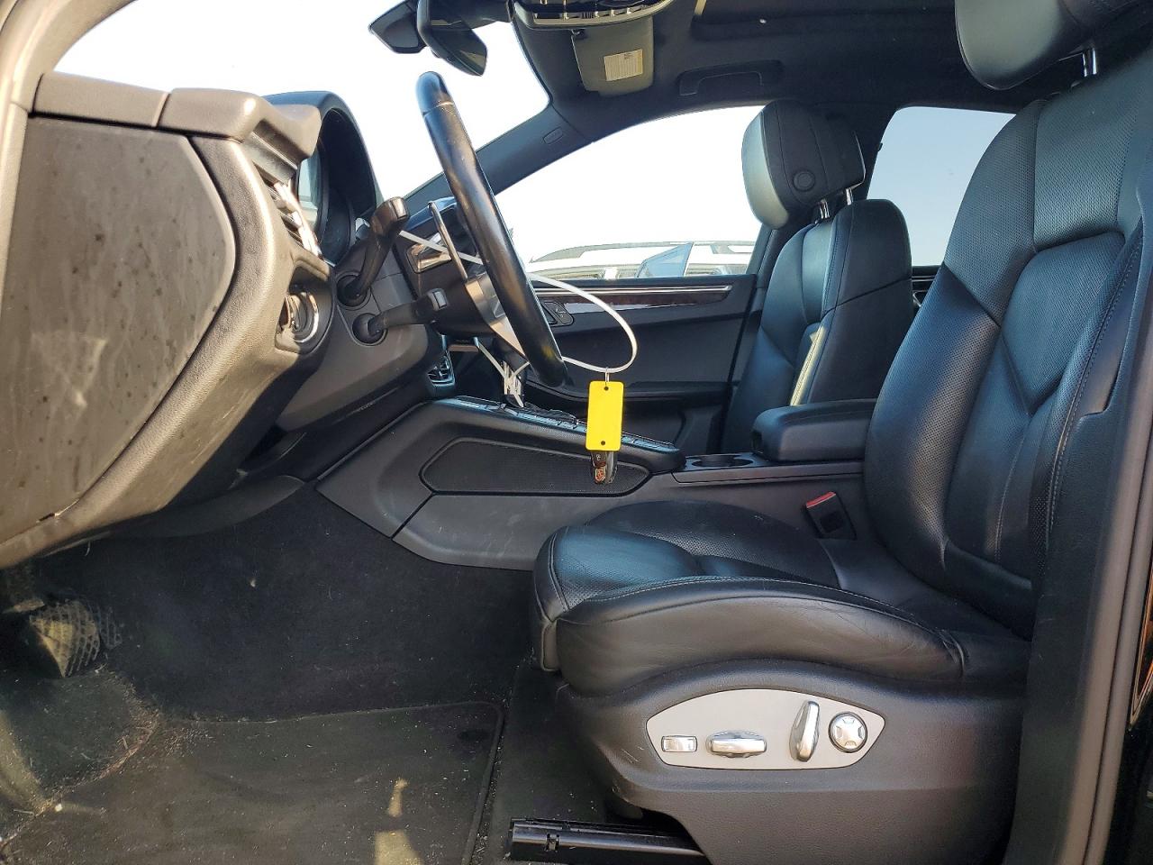WP1AA2A52KLB01323 · 2019 PORSCHE MACAN · 7/14