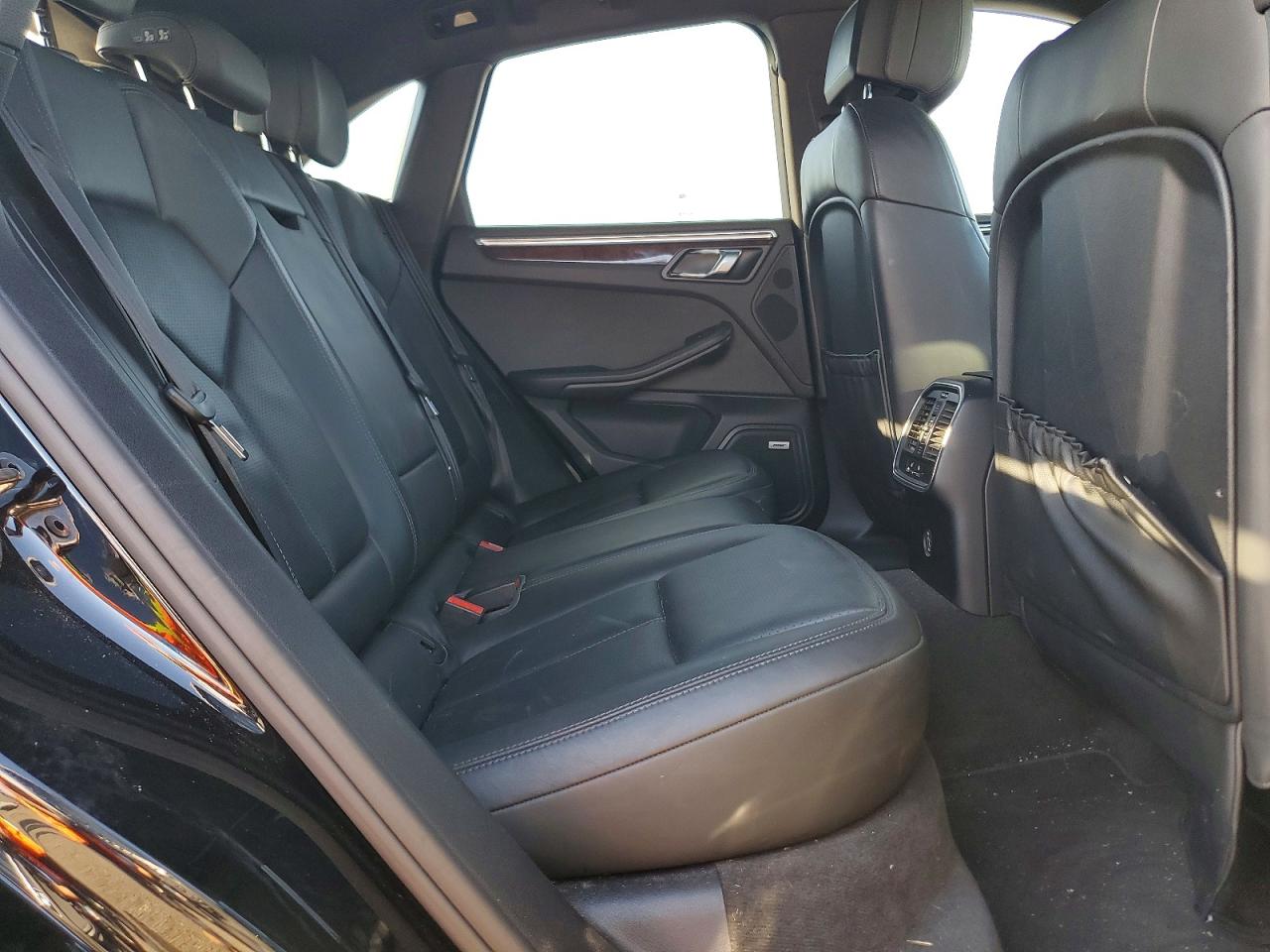 WP1AA2A52KLB01323 · 2019 PORSCHE MACAN · 11/14