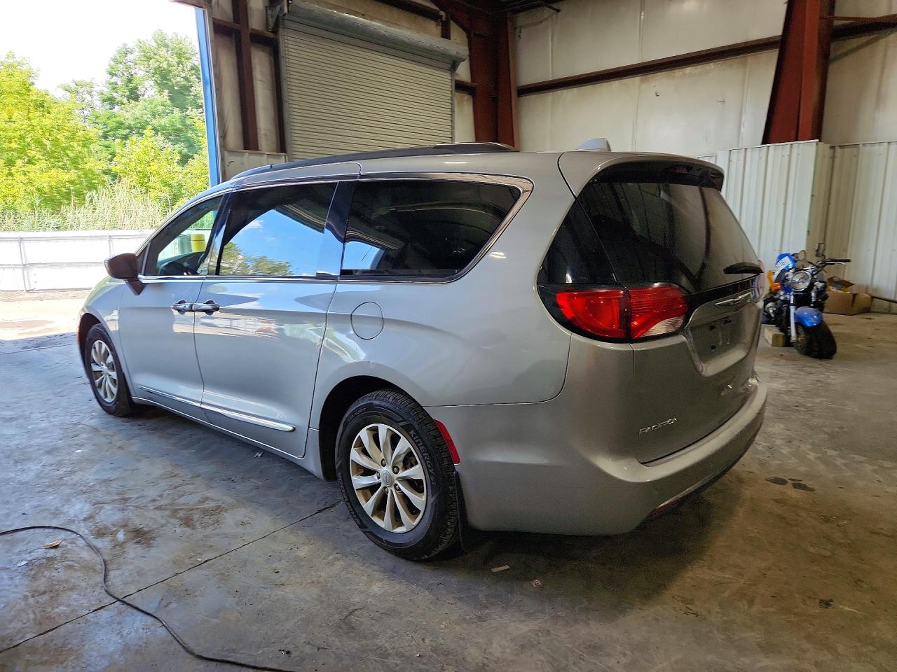 2C4RC1BG6HR609920 · 2017 CHRYSLER PACIFICA · 2/13