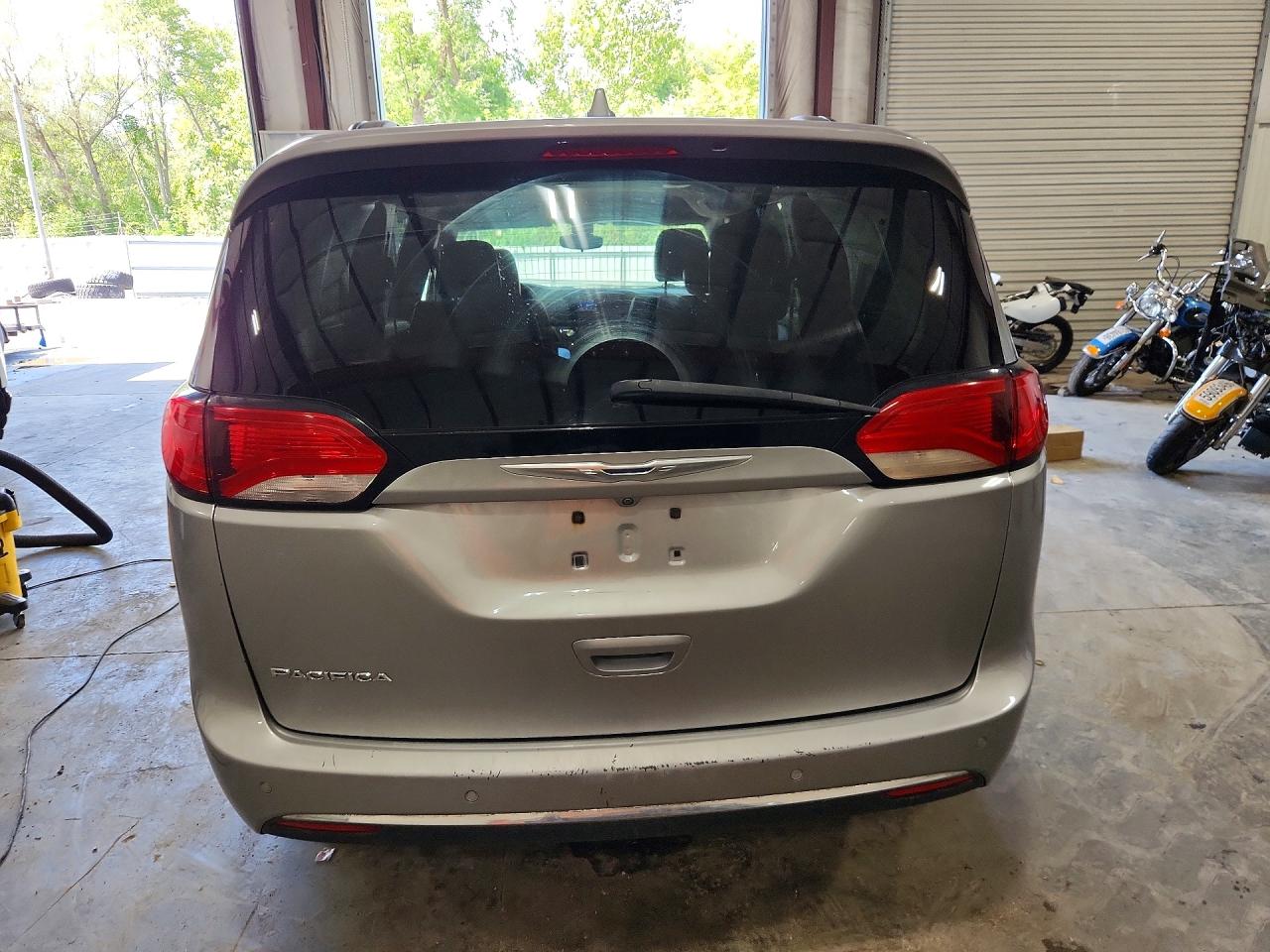 2C4RC1BG6HR609920 · 2017 CHRYSLER PACIFICA · 6/13