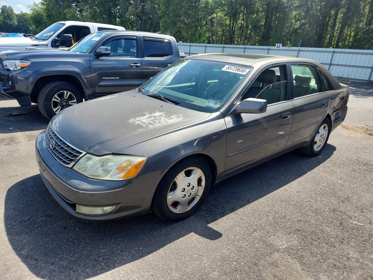 2004 TOYOTA AVALON