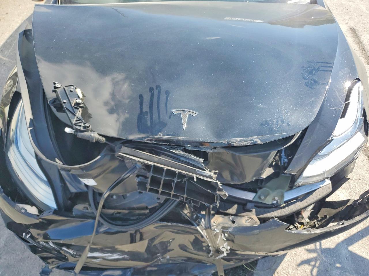 5YJ3E1EB1JF171082 · 2018 TESLA MODEL 3 · 11/12