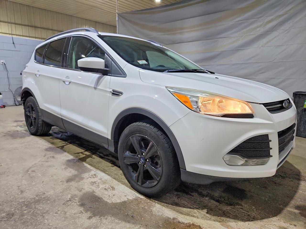 1FMCU9GX7GUA30412 · 2016 FORD ESCAPE · 4/14