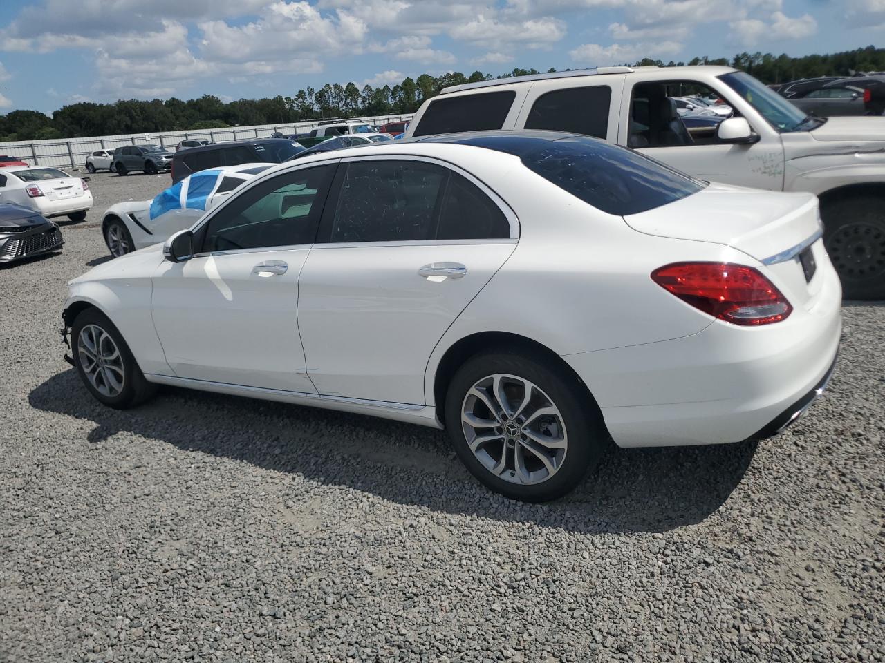 WDDWF4KB5JR348975 · 2018 MERCEDES-BENZ C · 2/13