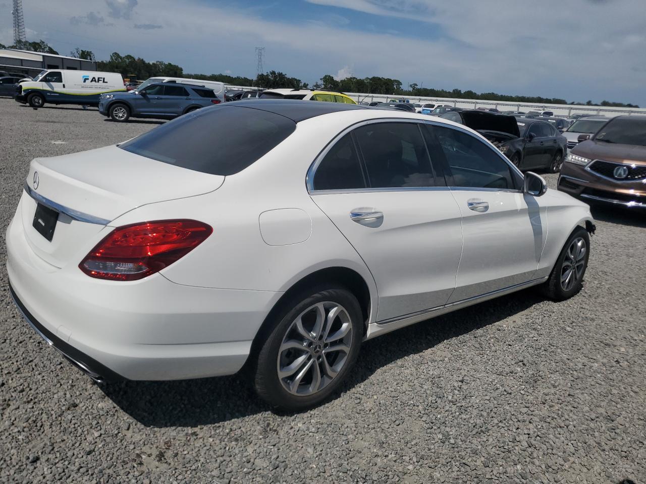 WDDWF4KB5JR348975 · 2018 MERCEDES-BENZ C · 3/13