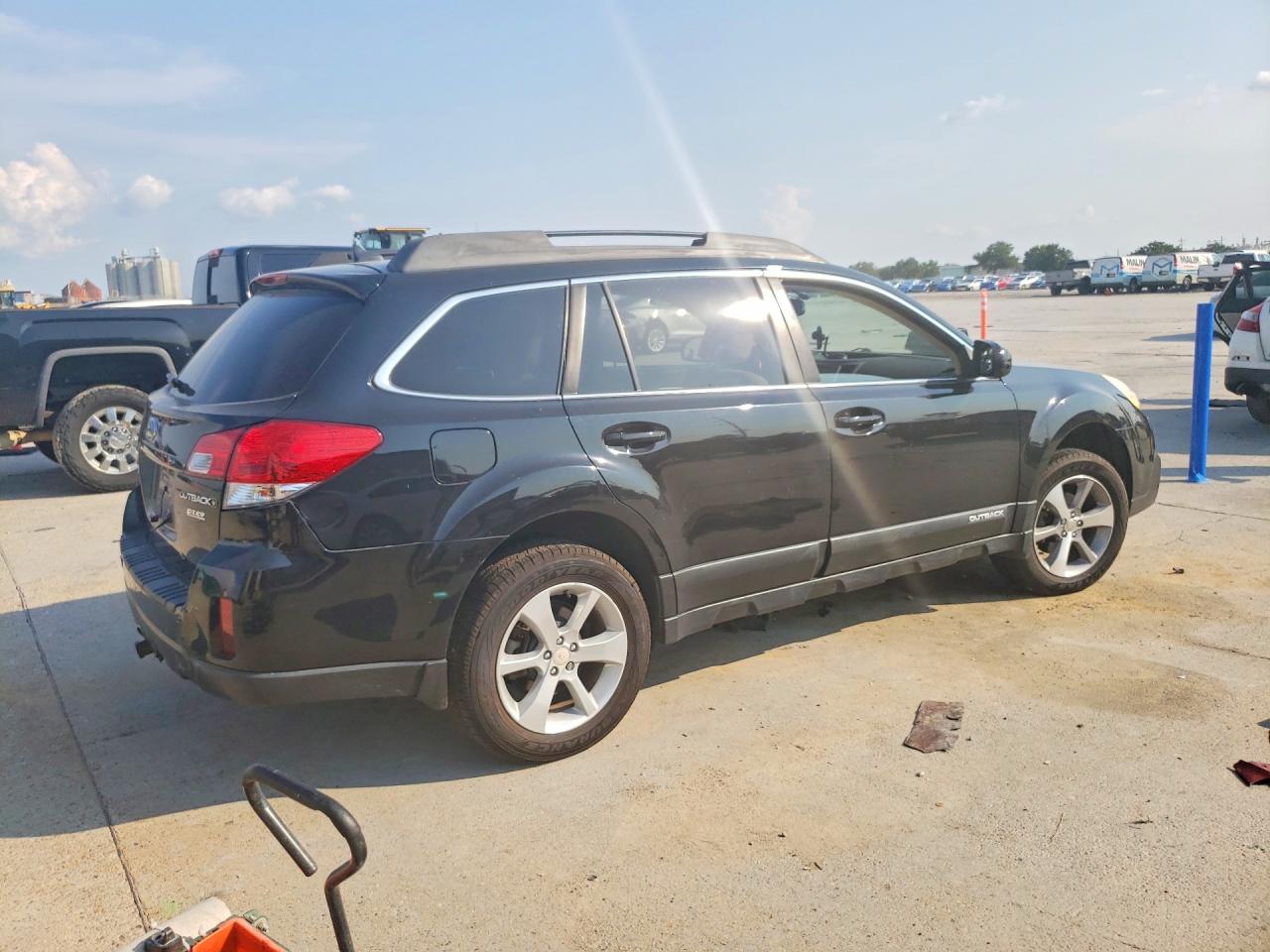 4S4BRBCC8E3318949 · 2014 SUBARU OUTBACK · 3/12