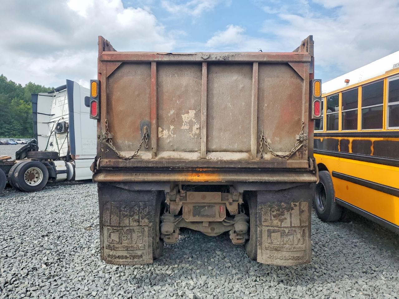 1M2AT04C47M002588 · 2007 MACK 700 · 6/12